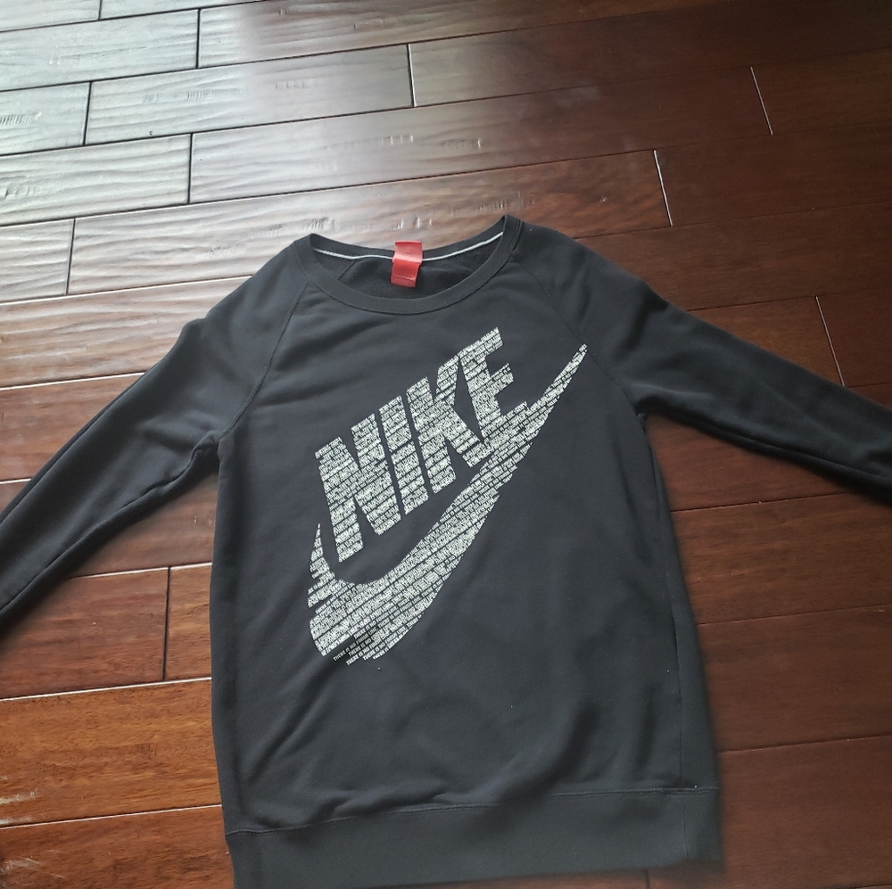 Black & White Preowned Sweatshirt